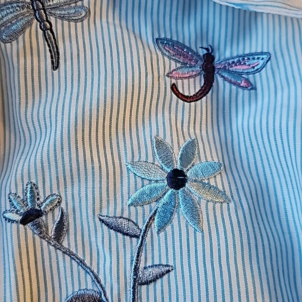 Adrian Dilafield 2 piece button down blouse with undershirt embroidered floral - Picture 5 of 12